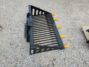 lot 7053 image: Captok Mini Skid Steer Rock Bucket  CK-RB44