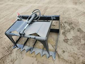lot 7077 image: Captok Mini Skid Steer Rock Grapple Bucket  CK-HWG44