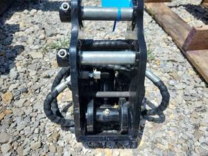 lot 7139 image: Captok Hydraulic Quick Coupler