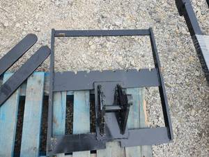 lot 7259 image: Captok Crawler Excavator Forks