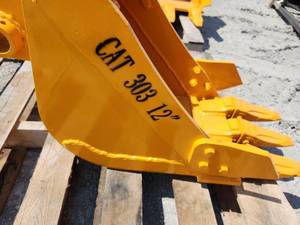 lot 7080 image: Captok 12 Cat 303 Excavator Bucket