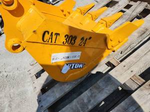 lot 7081 image: Captok 24 Cat 303 Excavator Bucket