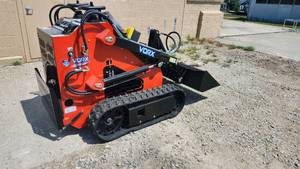 lot 1514 image: Vorx Skid Steer Loader  NL380