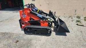 lot 1515 image: Vorx Skid Steer Loader  NL380