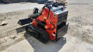 lot 1517 image: Vorx Skid Steer Loader  NL380