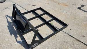 lot 1549 image: Vorx Mini Skid Steer Land Leveler  NL100LL