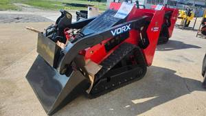 lot 1588 image: Vorx Skid Steer Loader  NL750 not equipped with auxiliary hydraulic controls