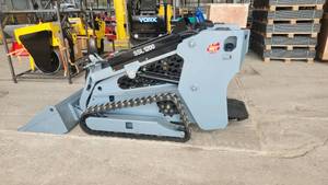 lot 332 image: SDLANCH Skid Steer Loader  SSL1200