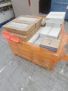 lot 39401 image: Pallet Of Miscellaneous Tile