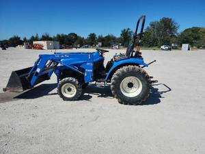 lot 61 image: New Holland TC29D Tractor  7308 Front-End Loader  461.8 Hours