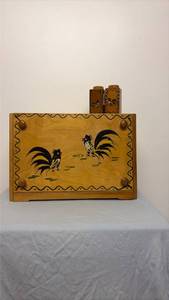lot 306 image: Bread box and salt and pepper shakers