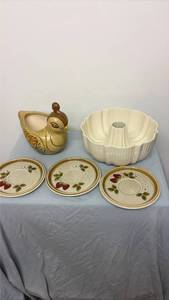 lot 308 image: Ceramic bird, ceramic Bundt cake , 3 strawberry saucers