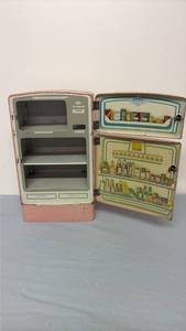 lot 318 image: Vintage kids metal wolverine refrigerator