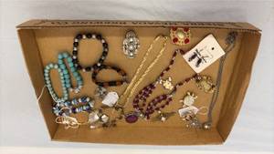lot 321 image: Misc jewelry