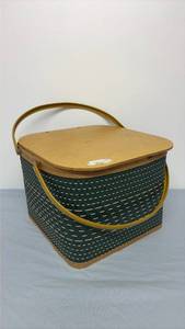 lot 323 image: Picnic basket with dishes inside