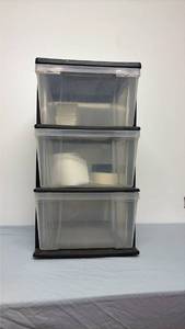 lot 328 image: Plastic storage organizer