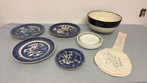lot 330 image: Blue willow dishes, crazy daisy corelle, large bowl and hot mitt