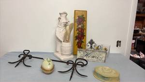 lot 340 image: Pig utensil holder, quilt holder, 2 trinket boxes, 2 wall hangings, collector Mickey Mouse glasses