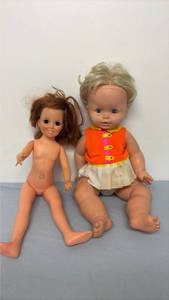 lot 345 image: Lot of 2 Dolls