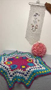 lot 347 image: Crocheted doily, ball of flowers and wall hanging.