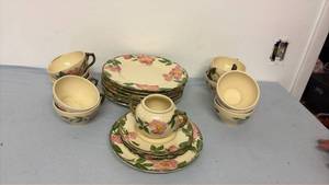 lot 356 image: Franciscan Rose dish set