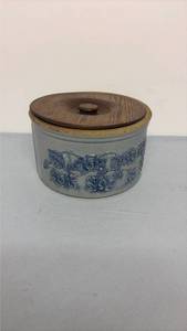 lot 370 image: Robinson Clay Products Akron Ohio Stoneware Crock with Wood Lid