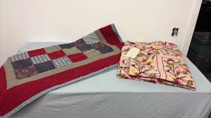 lot 387 image: Small quilt and large tablecloth