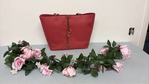 lot 388 image: Anne Klein purse and faux flowers