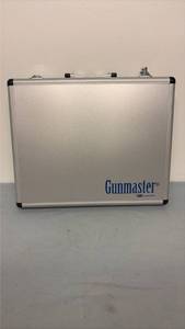 lot 390 image: Gun cleaning kit