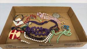 lot 396 image: Misc jewelry