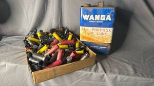 lot 424 image: Wanda Oil & Grease Company Tin & Box of Empty 12 Gauge Shells