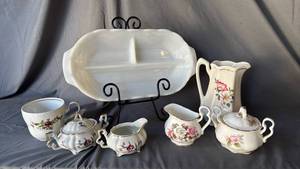 lot 434 image: Roses Sugar and Creamer Sets - Milk Glass