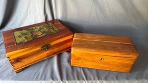 lot 437 image: vintage Lane miniature cedar chest and Wooden Box