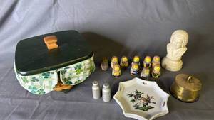 lot 452 image: Wooden 1 BeesGreen Lidded Basket and more