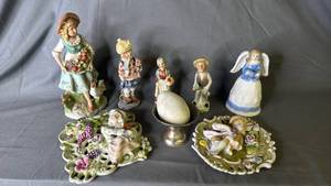 lot 453 image: Ceramic Figurines with Marble Egg