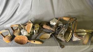 lot 454 image: Rustic Decor Lot