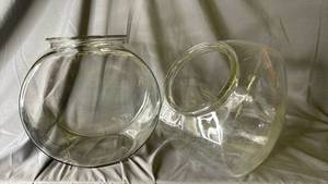 lot 470 image: Glass Fish Bowls