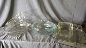 lot 474 image: Clear Glass Baking Dishes