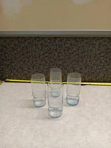 lot 1056 image: Set of 4 Glass Drinking Glasses w Blue Rim