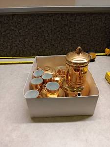 lot 1062 image: Chic Pottery Zanesville Ohio Tea Service Gold Luster