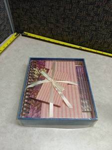 lot 1065 image: 1999 DS-MAX Pressed Floral Stationery Gift Set
