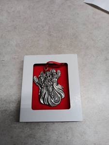 lot 1069 image: Wallace Silversmiths Pewter Angels Christmas Ornament