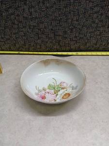 lot 1096 image: Floral Ceramic Bowl with Pink Roses