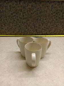 lot 1118 image: Set of 3 Ceramic Mugs with Handles