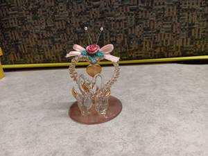 lot 1130 image: Decorative Bee Figurine with Floral Accent