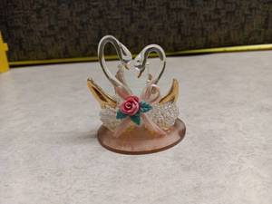 lot 1133 image: Decorative Swan Figurine Pair w Pink Rose & Glass Base