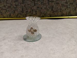 lot 1134 image: Crystal Glass Decorative Pouch with Polished Base