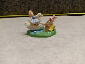 lot 1139 image: Porcelain Figurine Set Swan & Rabbits on Base