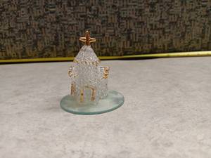 lot 1144 image: Decorative Glass Christmas Tree w Gold Accents