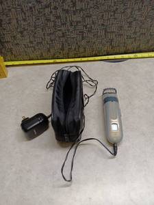lot 1153 image: Norelco Acu-Control T990 Hair Clipper Trimmer